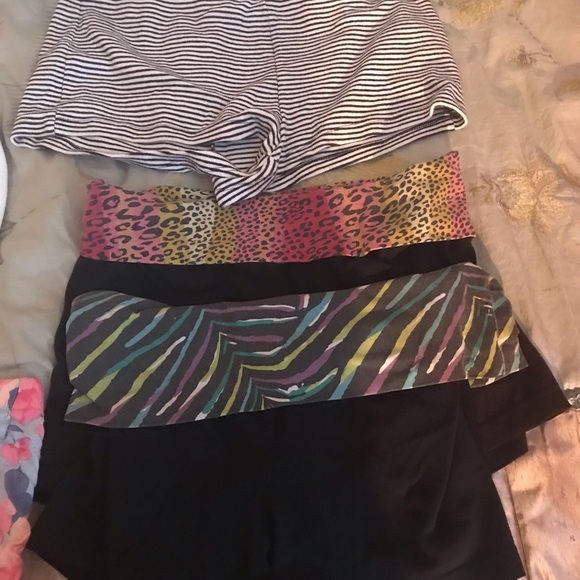 Bundle of shorts can be sold separate - Picture 3 of 3